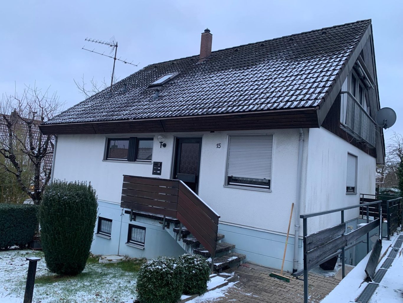 Filderstadt - BJ: 1977, MFH mit 3 Einheiten und 3 Stellplatzmöglichkeiten, Heizung: Gas Zentral Objekt in Filderstadt